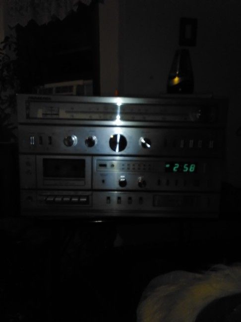 Sound Design Vintage Stereo Receiver