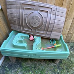 FREE: Kids Sandbox Table with Cover 