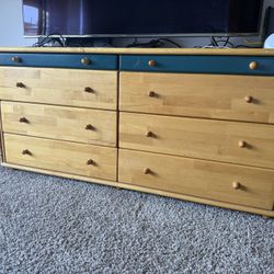 Solid Wood 8-Drawer Dresser – Spacious & Stylish Storage
