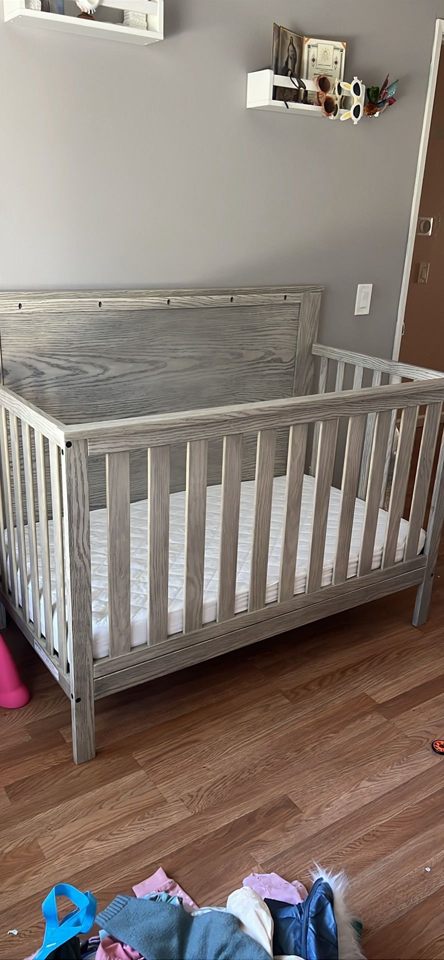 Delta Children 4-in-1 Convertible Crib 