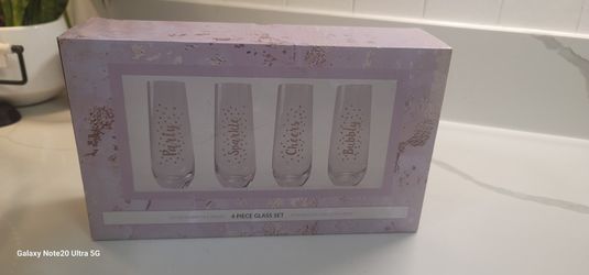 4 Piece Glass Set New