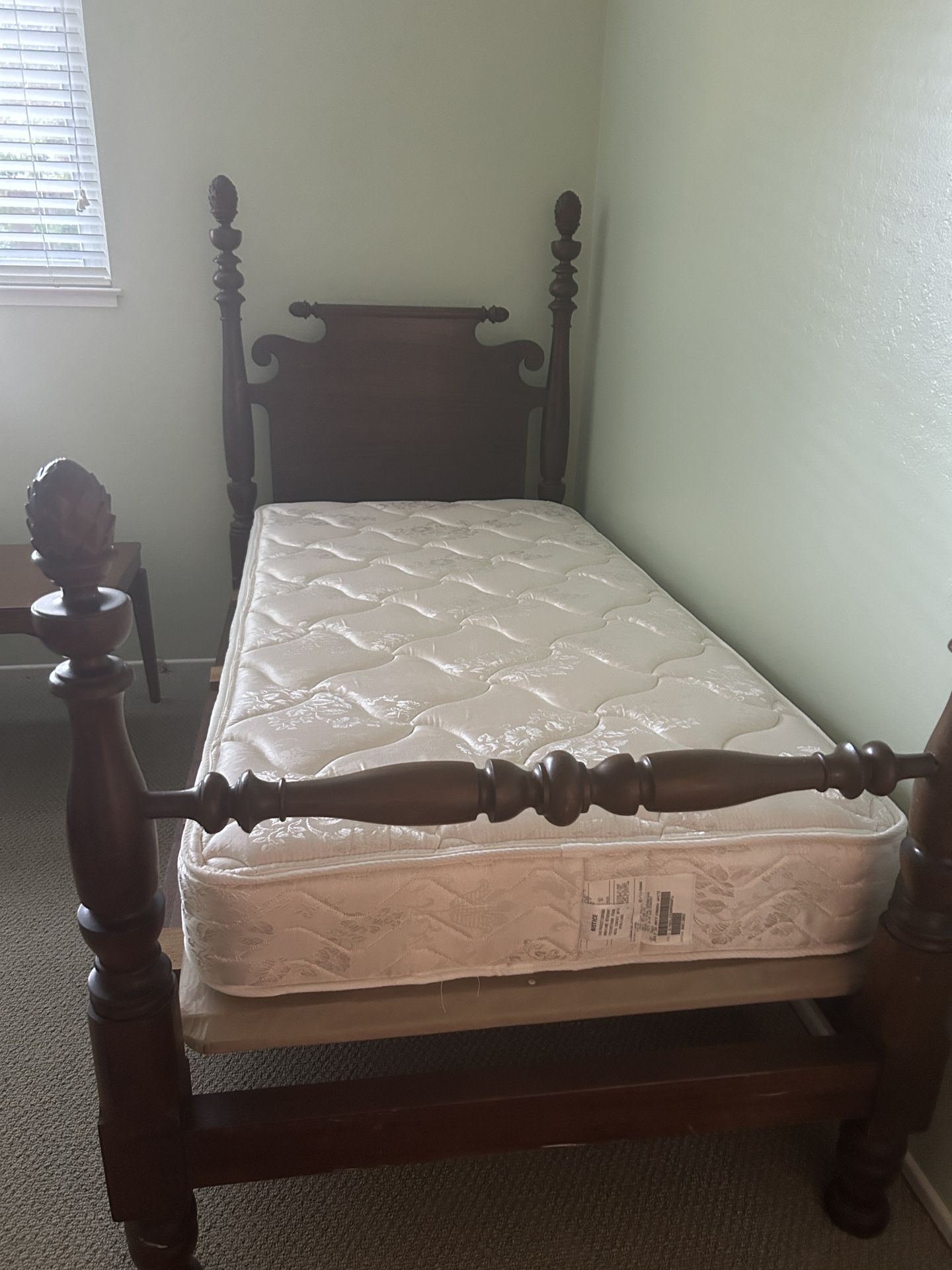 4 Poster Twin Bed Frame. Headboard And footboard 