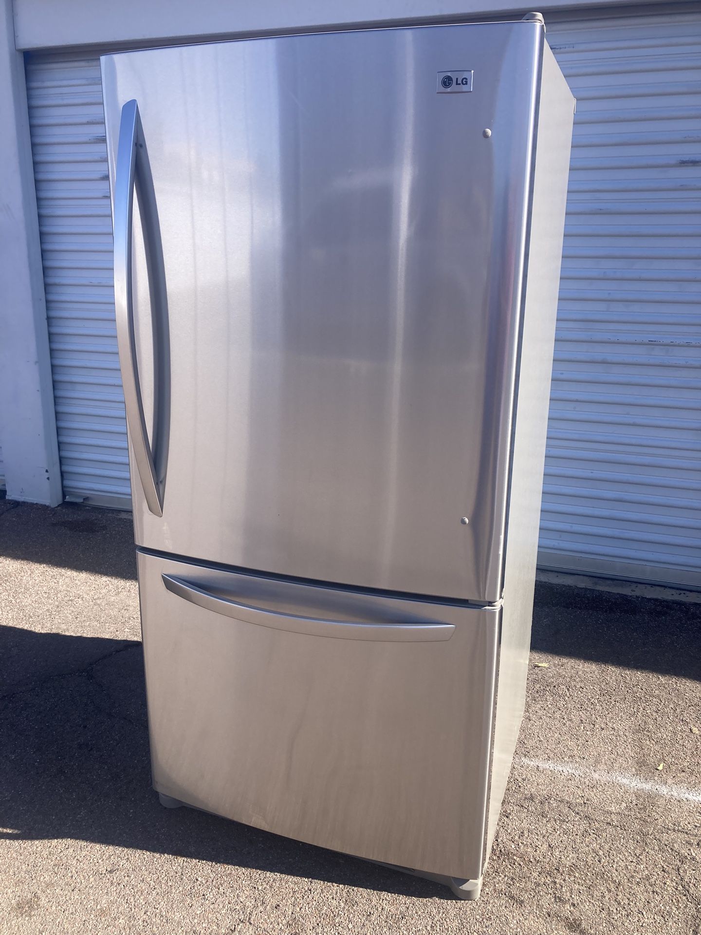 LG bottom freezer stainless steel refrigerator in good condition, everything works, clean and nice, one month warranty, delivery available W33-D30-H68