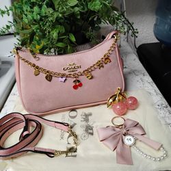 💋 Coach $60