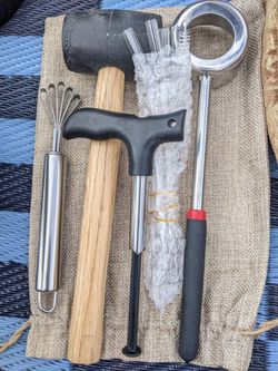 Easy coconut opening tool 