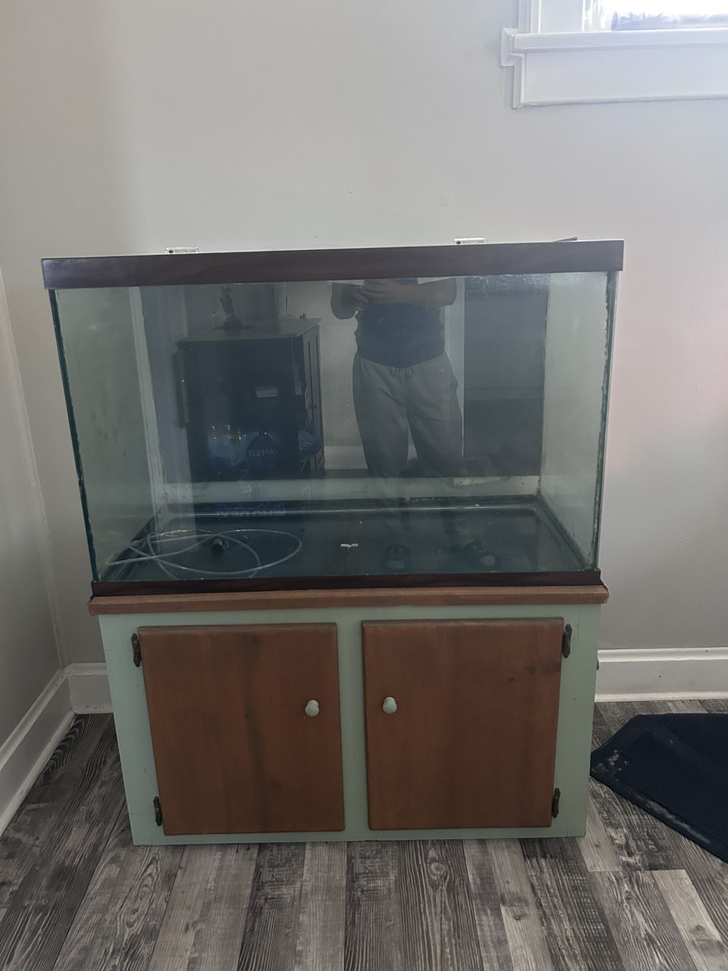 65 Gallon Tank An Stand An Light An Lid