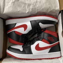 Jordan 1 mid