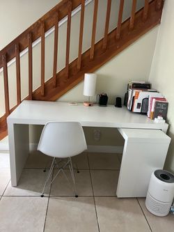 Modern white Desk with pull-out panel, 151x65 cm