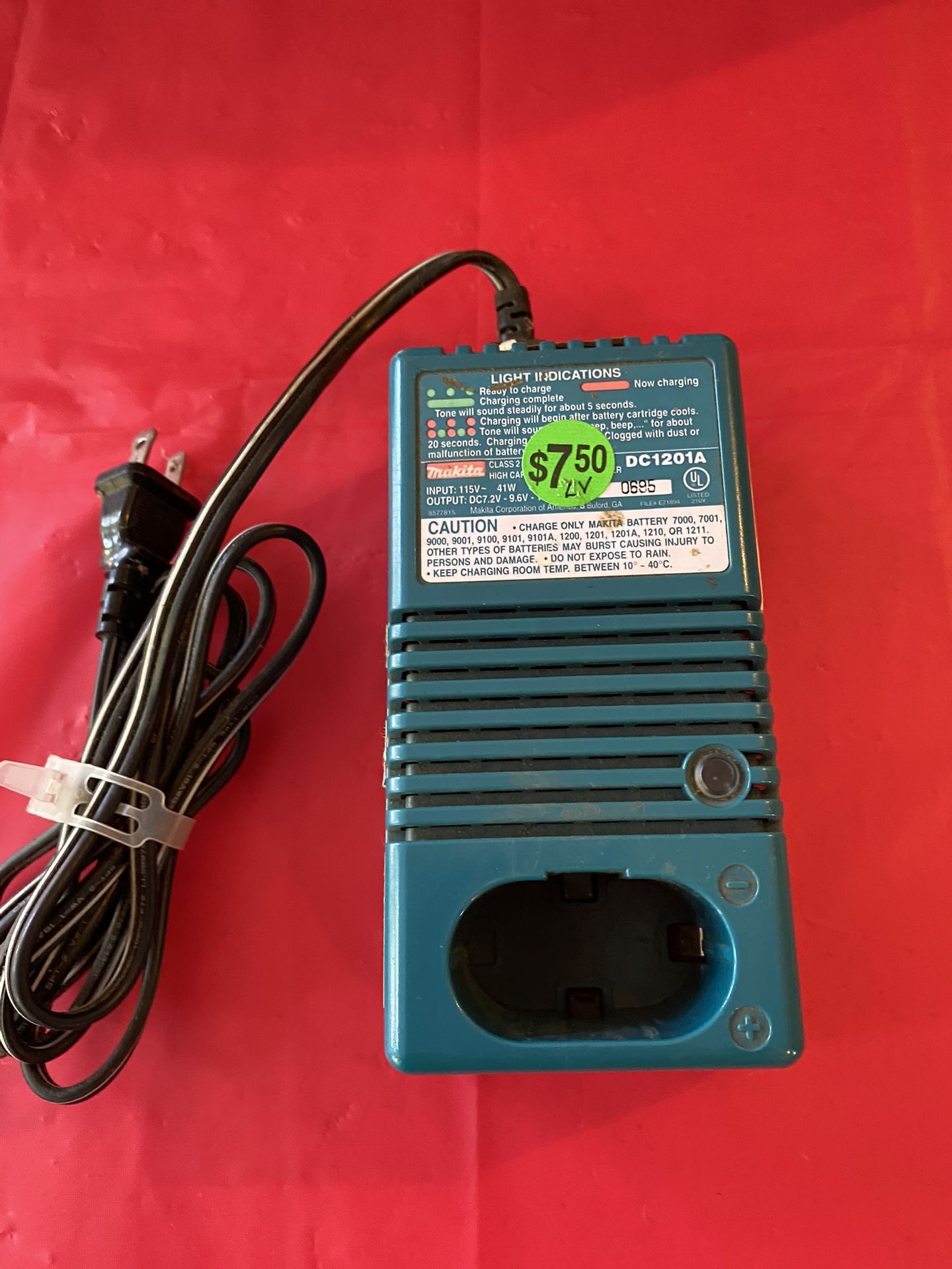 REDUCED !!MAKITA CHARGER
