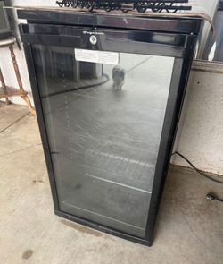 Small refrigerator for drinks   glass window