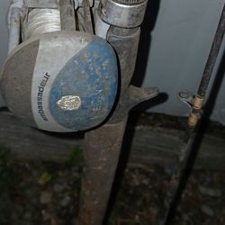 Embassaduer Baitcaster Reel Comes With Free Broken Berkley Rod