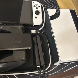 Nintendo switch oled white 64gb cash or apple cash FIRM PRICE- pick up only