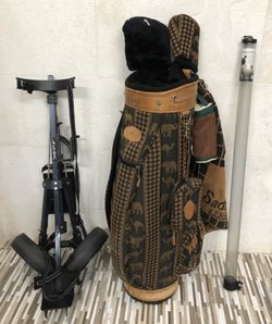 Gorgeous farmhouse coffee table... 46x27x17.... freshly painted and stained