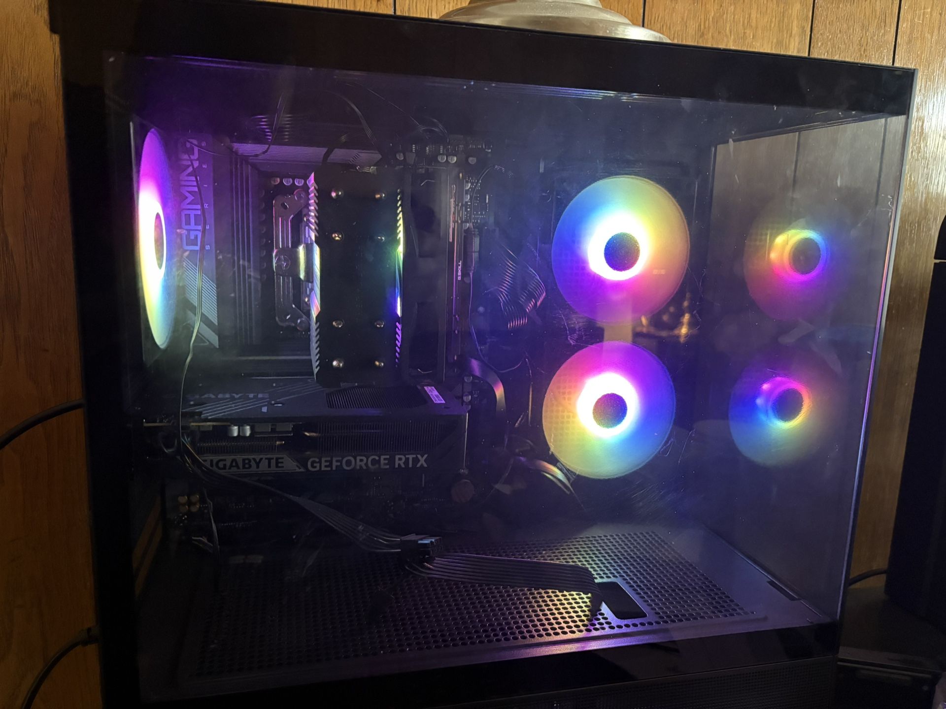 Gaming PC Gigabyte B650 AMD 7 7700