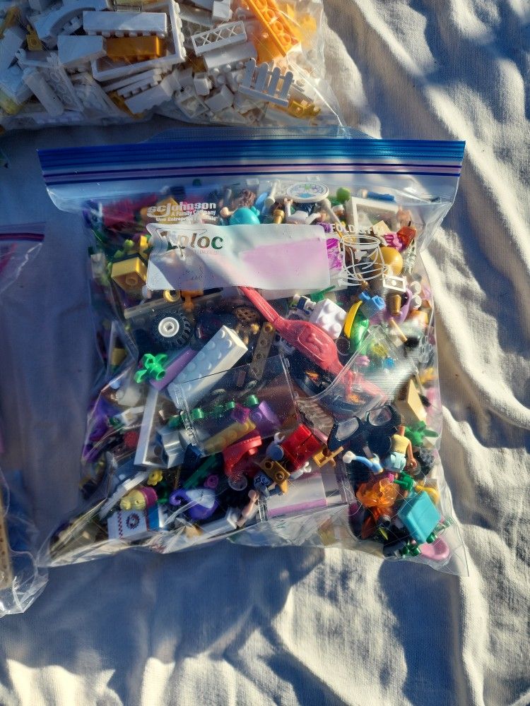 Lego LOT (14) ONE GALLON BAGS (1) GALLON CHARACTER BAG