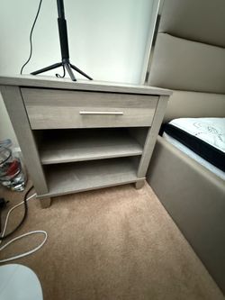 Queen Bedroom Set (Mattress not included) + Two Nightstands + Two Mirrors