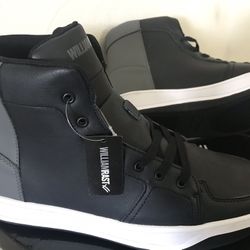 Men’s 10.5-11 Leather Sneakers Shoes NEW IN BOX , NEVER WORN