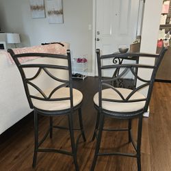 2 Counter Stools 