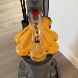 Dyson DC 33 Vacuum