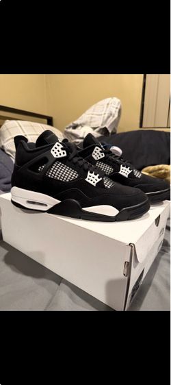 Jordan 4 white thunder size 9.5