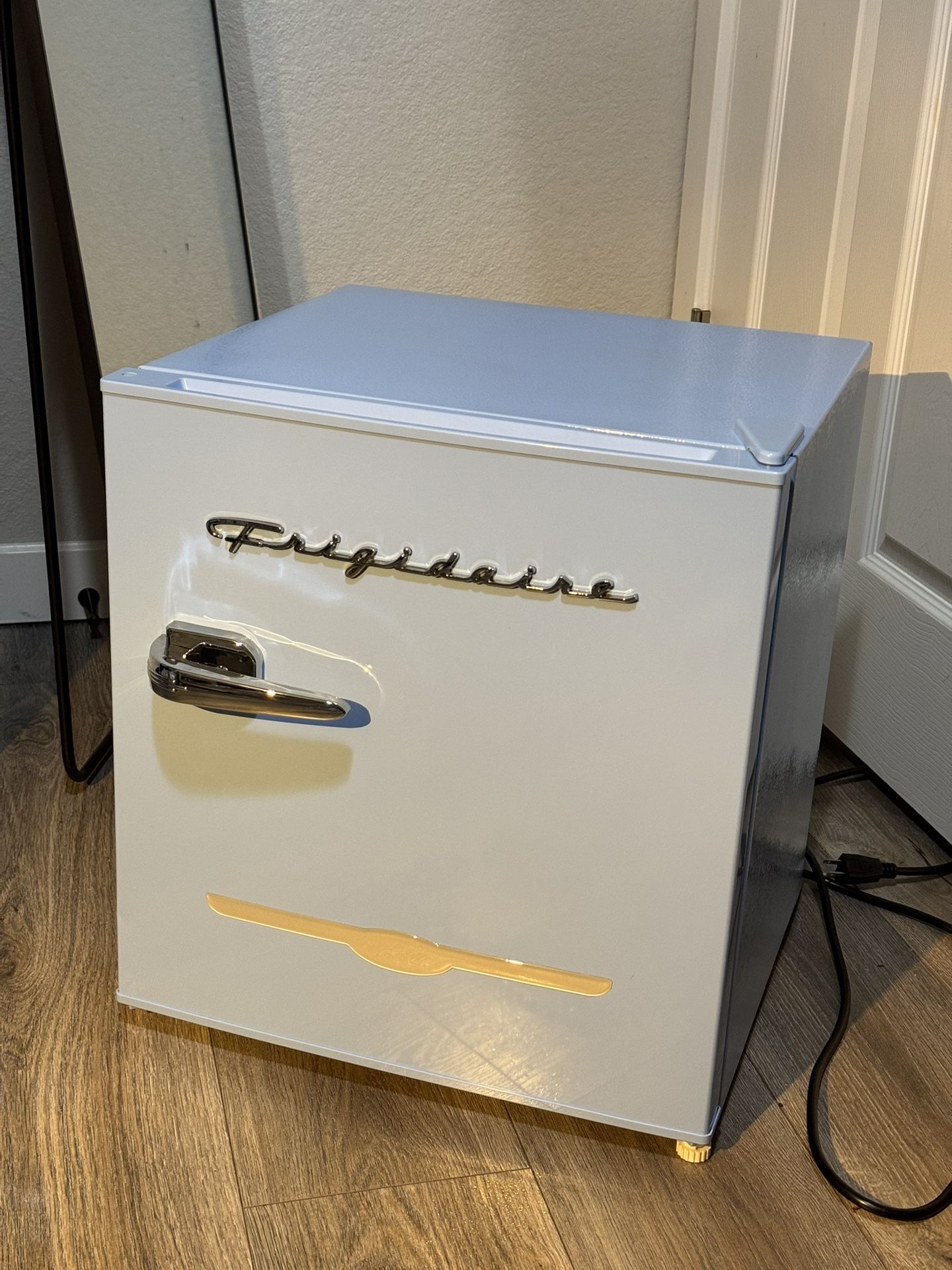 Frigidaire Mini Fridge Retro Style 