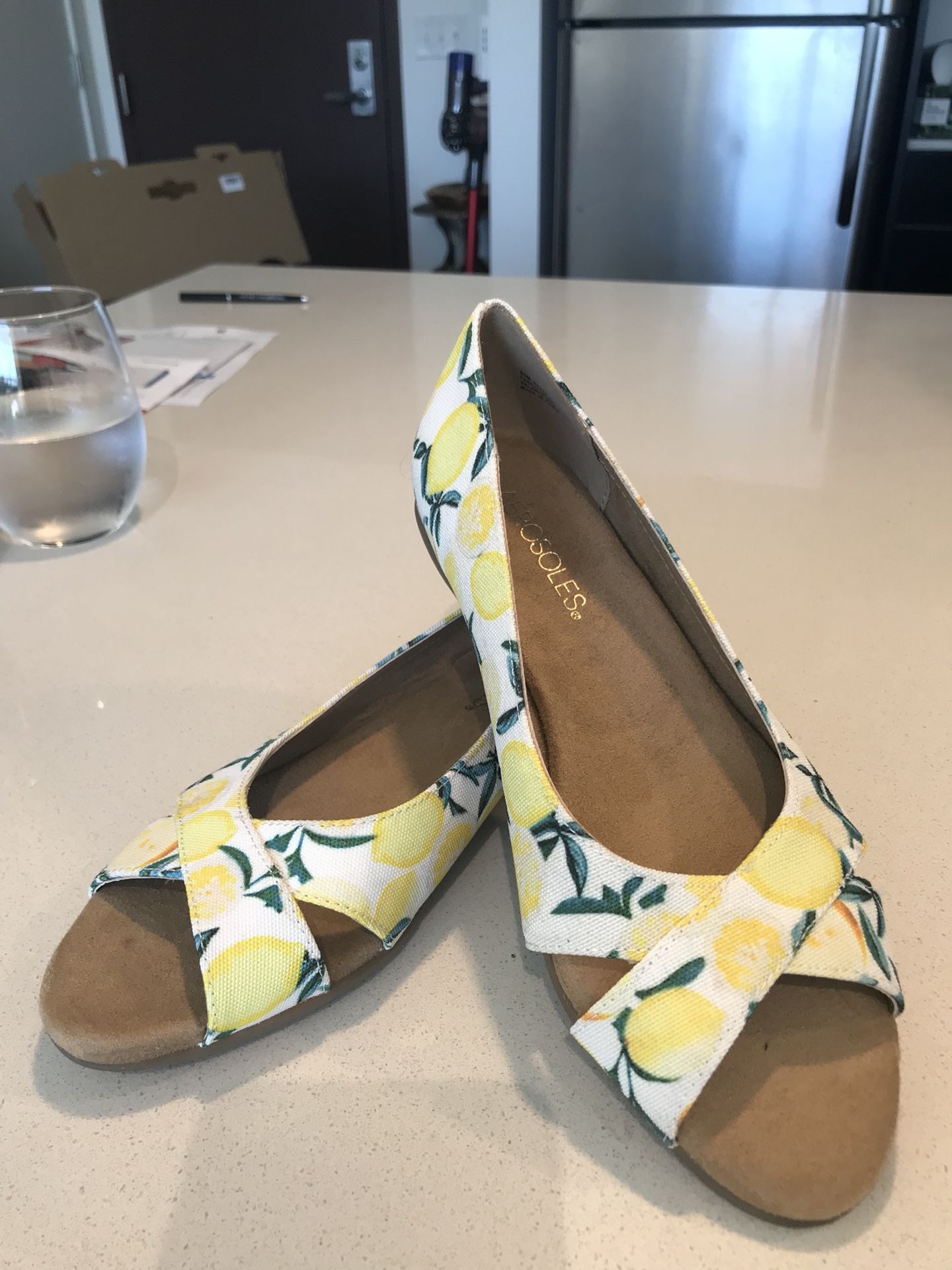 Lemon pattern Aerosoles flats size 6.5