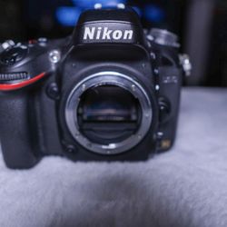 Nikon D610 24.3 MP CMOS FX-Format Digital SLR
