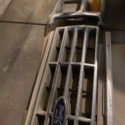 Grille OEM Ford F-150  250 350 Ford bronco 1980-86