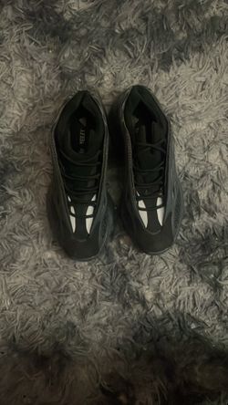 Yeezy 700 v3