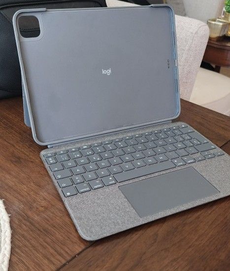 Logitech Combo (Keyboard/Case) For Ipad Pro 11"