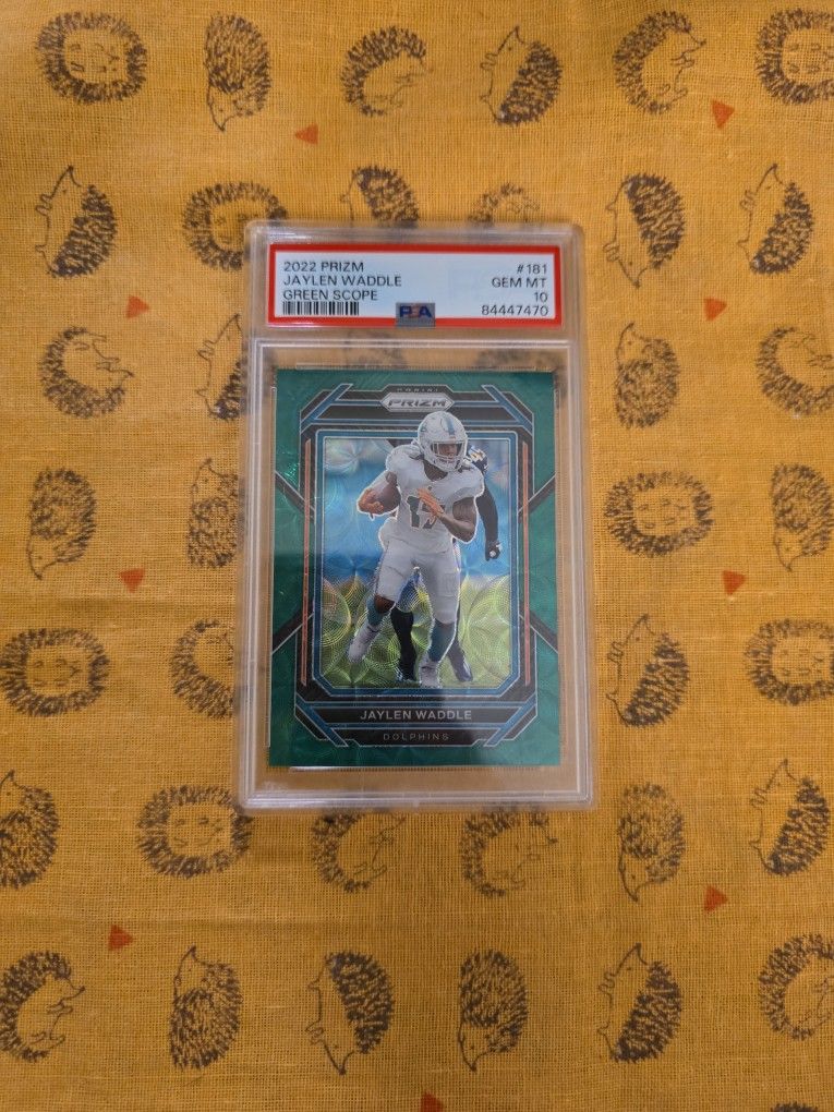 2022 Prizm Football Jaylen Waddle Green Scope 38/75 PSA 10 pop 2!