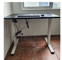 Adjustable desk