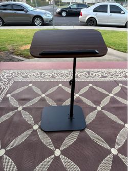 Swivel desk