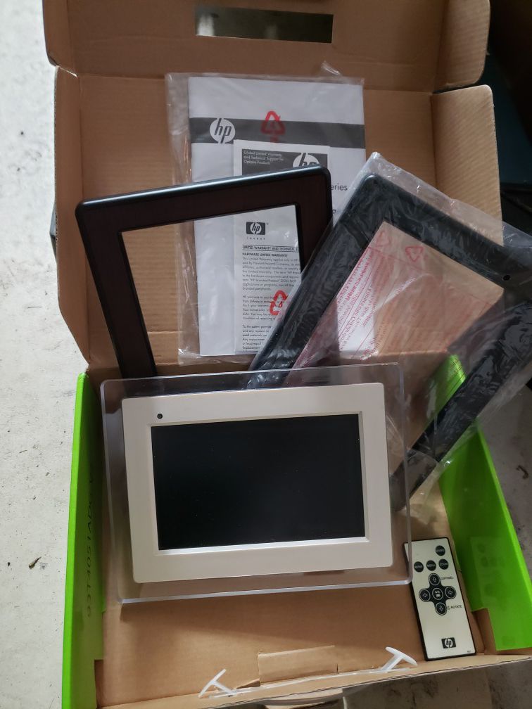 HP 7" Digital Picture Frame