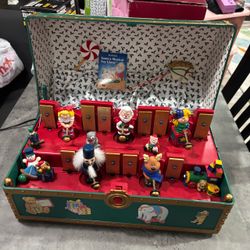 Mr. Christmas Santa’s Musical Toy Chest (1994)