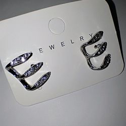 Zircon Embellished Claw Stud Earrings