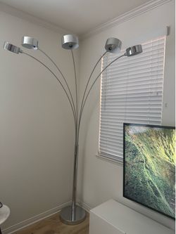Modern Floor Lamp – Like New