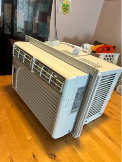 🌞🌞💨 $180–1  8000 btu ‼️‼️‼️Air Conditioner left- get ready for summer!!. We have central air so we can't use it.  Its a window unit and is $180 its