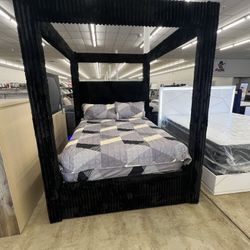 Canopy Bed 