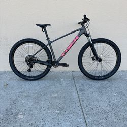 BRAND NEW 2025 Trek Marlin 5 Gen 3 Mountain Bike .