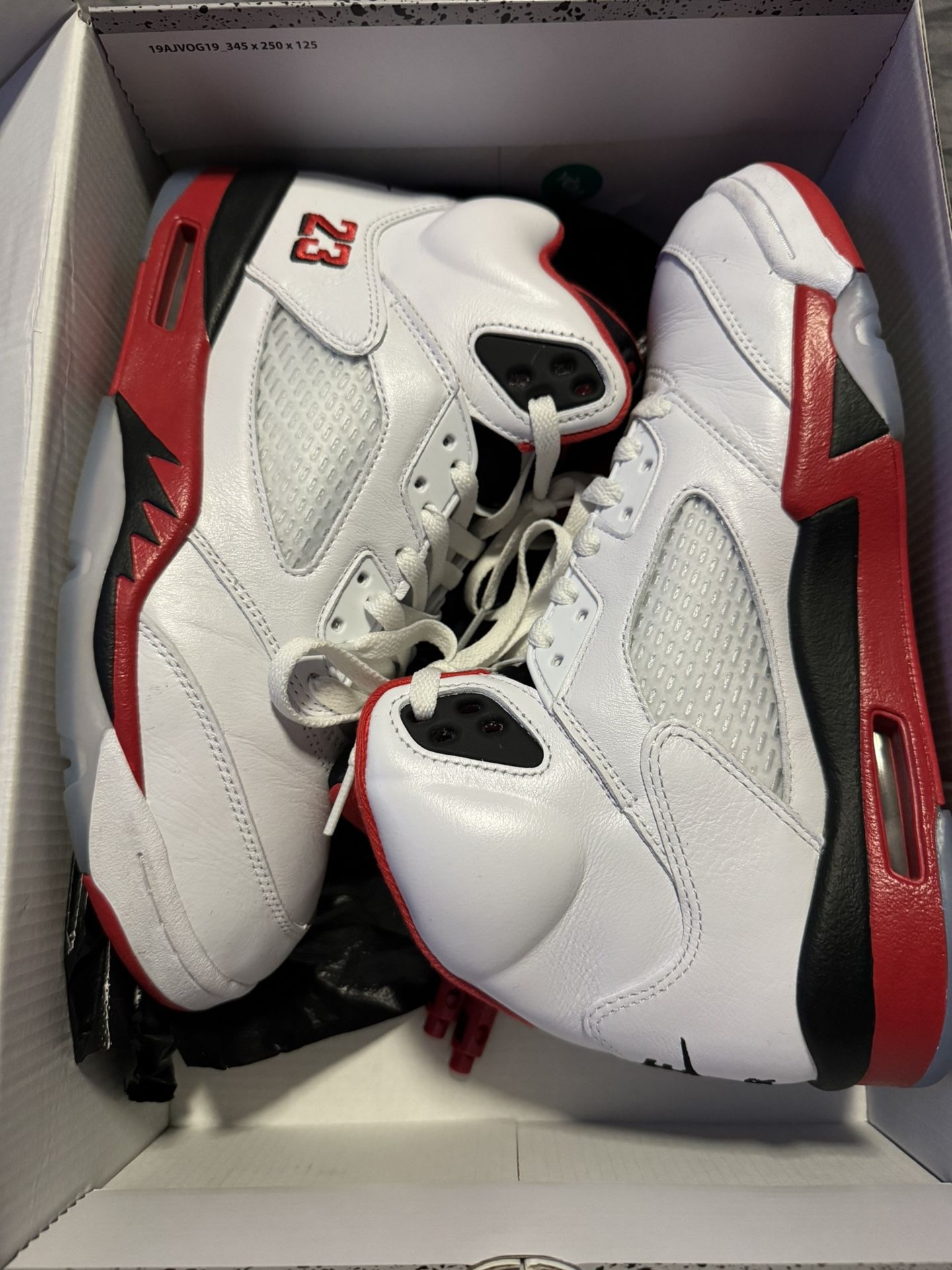 Air Jordan 5 Retro Fire Red 2025