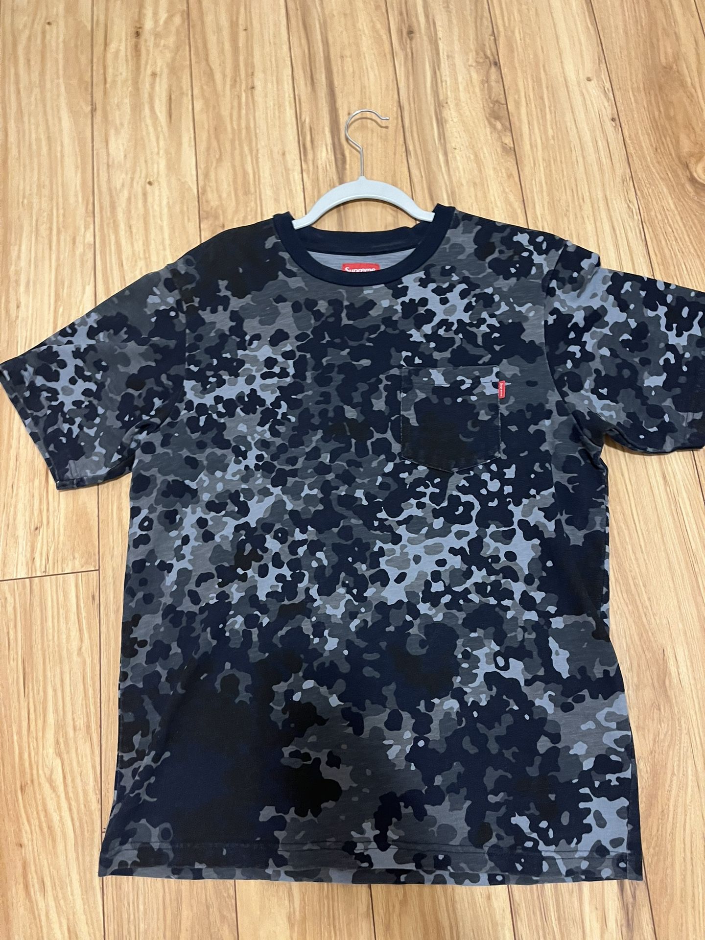 Supreme- S/S Pocket Tee Navy German Camo