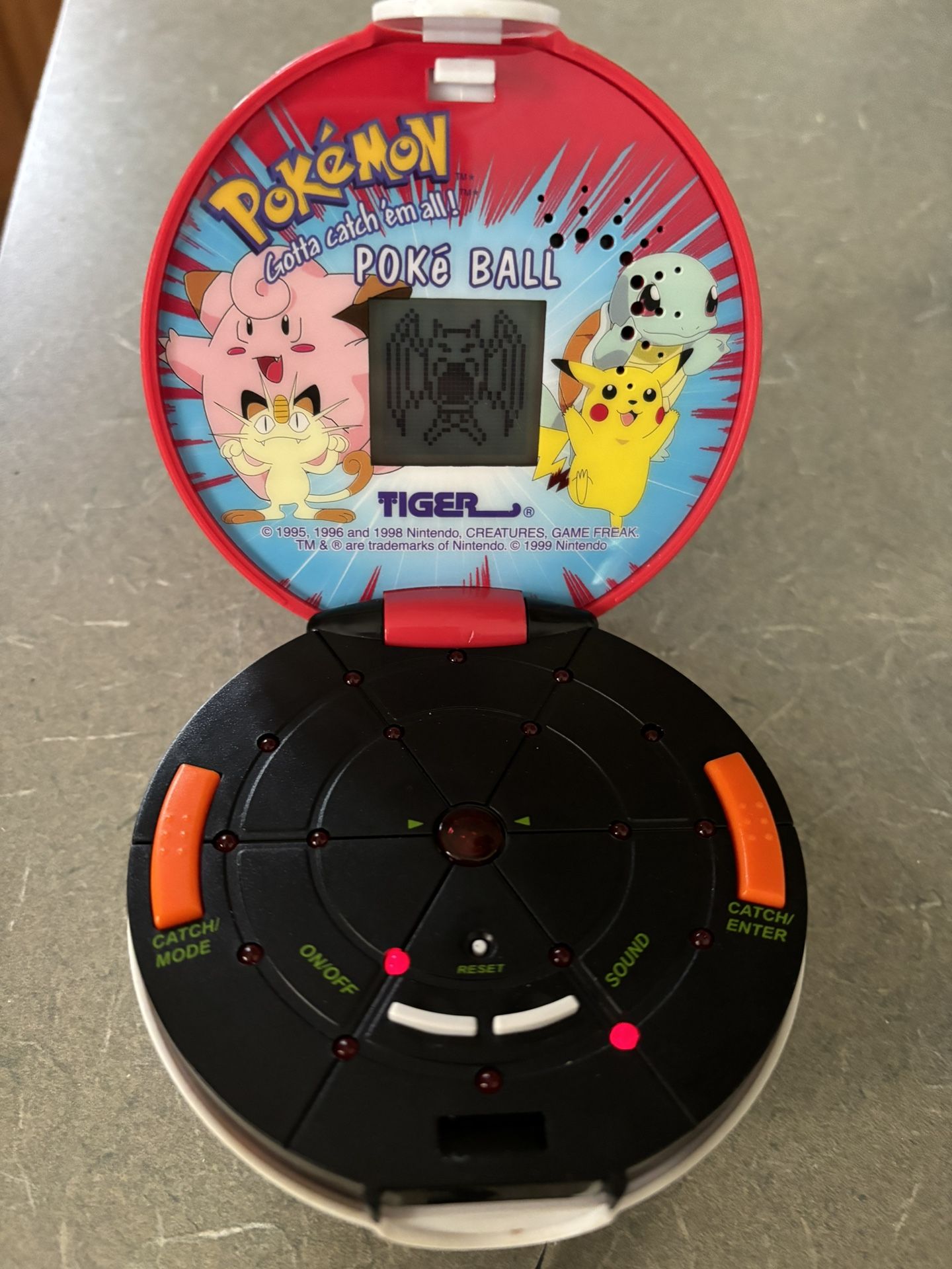 Vintage Tiger Electronics 1999 Nintendo Pokemon POKE’ BALL Handheld LCD Game: Works
