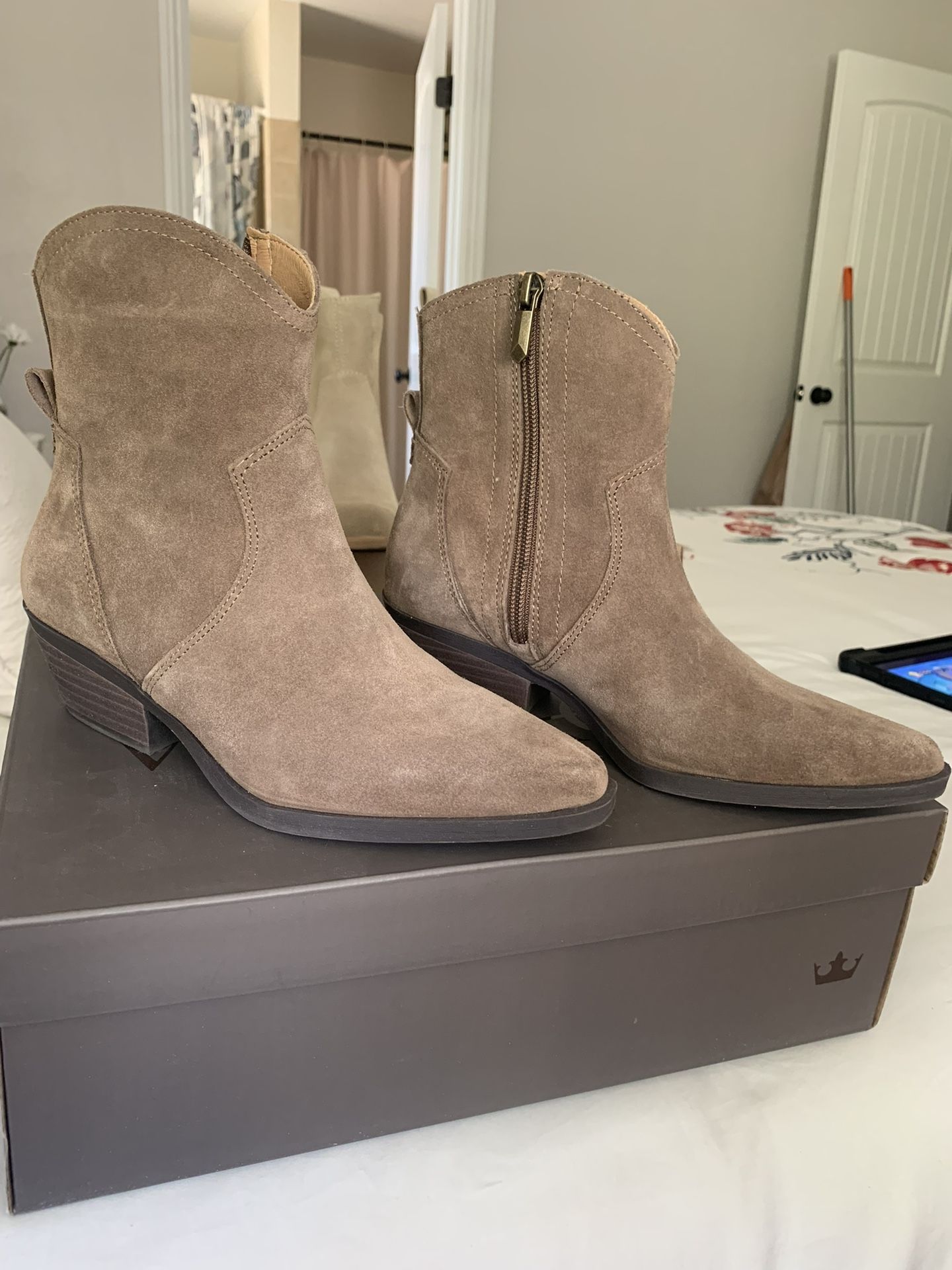 Light brown women’s Boots