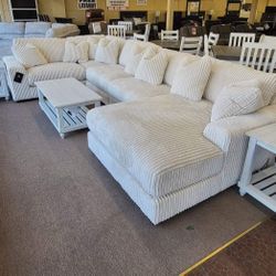 LINDYN IVORY 5 PIECE RAF SECTIONAL WITH CHAISE