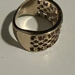 Excellent Condition Gold Color Band Ring