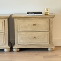 Thomasville large nightstands set