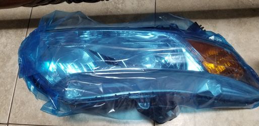 New- Halogen Headlight For Passenger Side With Clear Lens And Chrome Housing