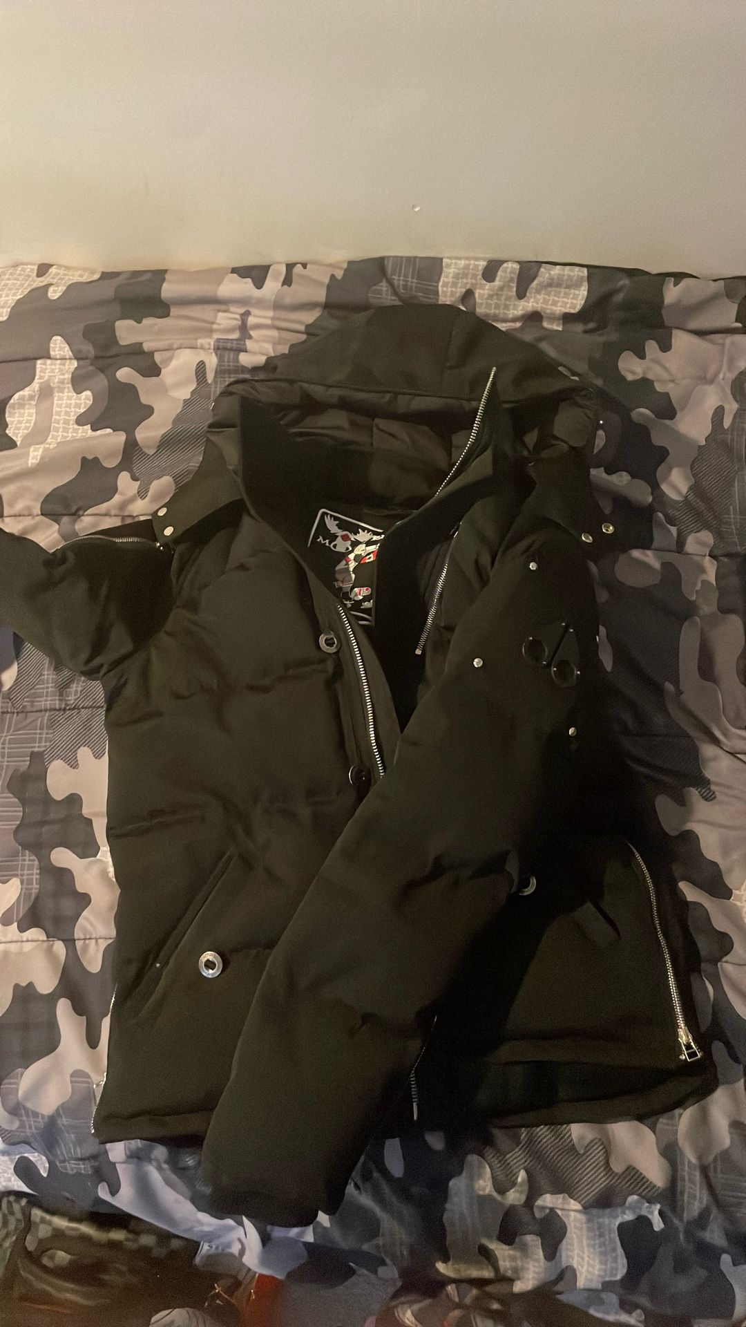 Moose Knuckle All Black, Size Medium.