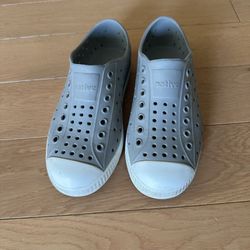Natives Grey Size 13